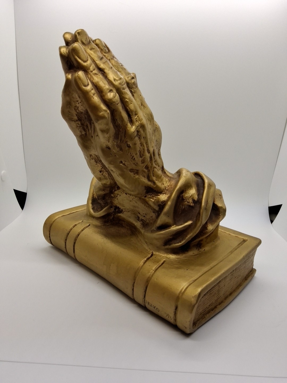 1974 HOMCO Praying Hands on Book Bible Art Piece Christianity Decor 8.5"W X 9"H